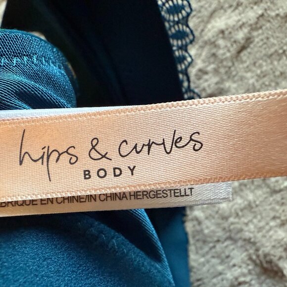 Lot of 4 Bras Size 38D from Hips & Curves Black, Melon, Latte, Teal Floral NWT - Picture 4 of 10